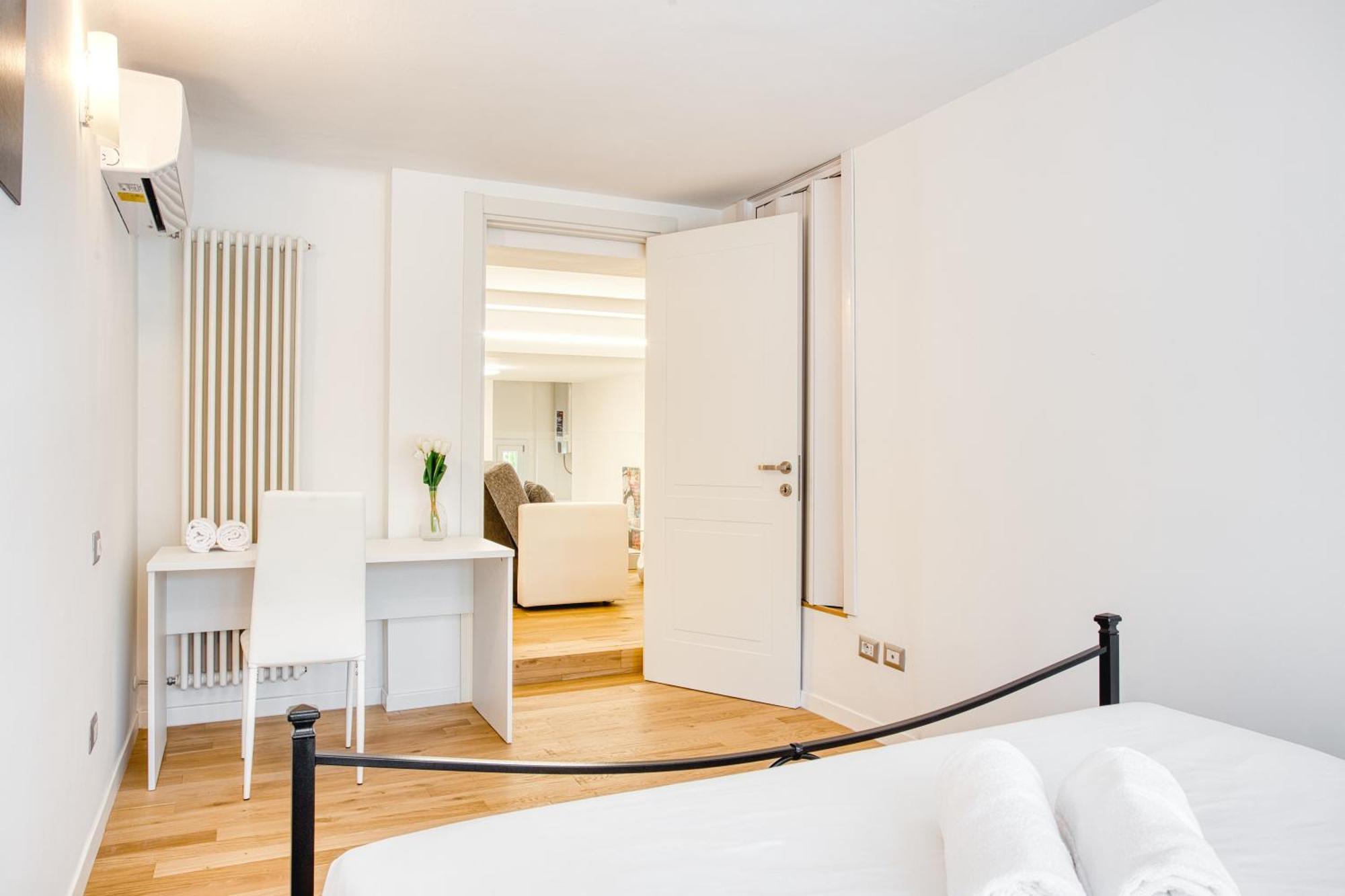 Walk To Navigli - Via Gola - 2 Bedrooms Apt Милан Экстерьер фото